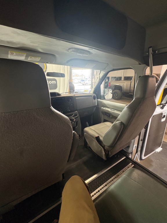 2014 Ford Econoline Image 36