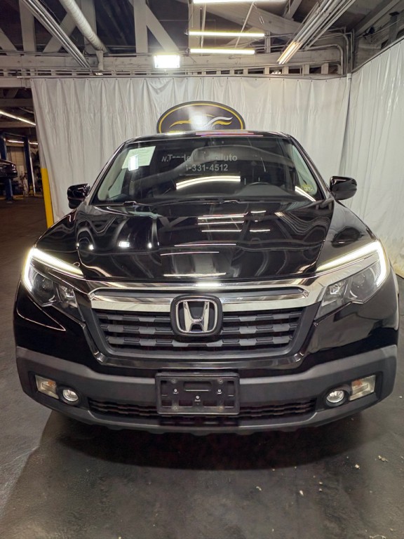 2017 Honda Ridgeline Image 2