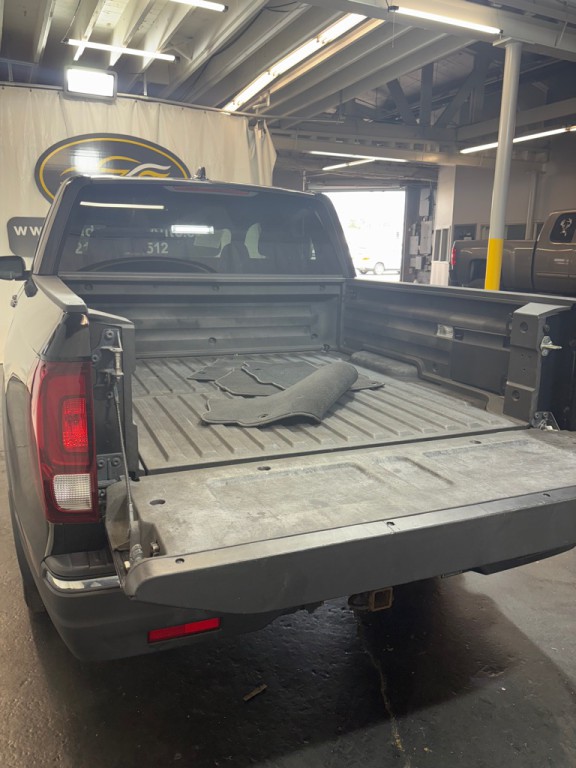 2017 Honda Ridgeline Image 8