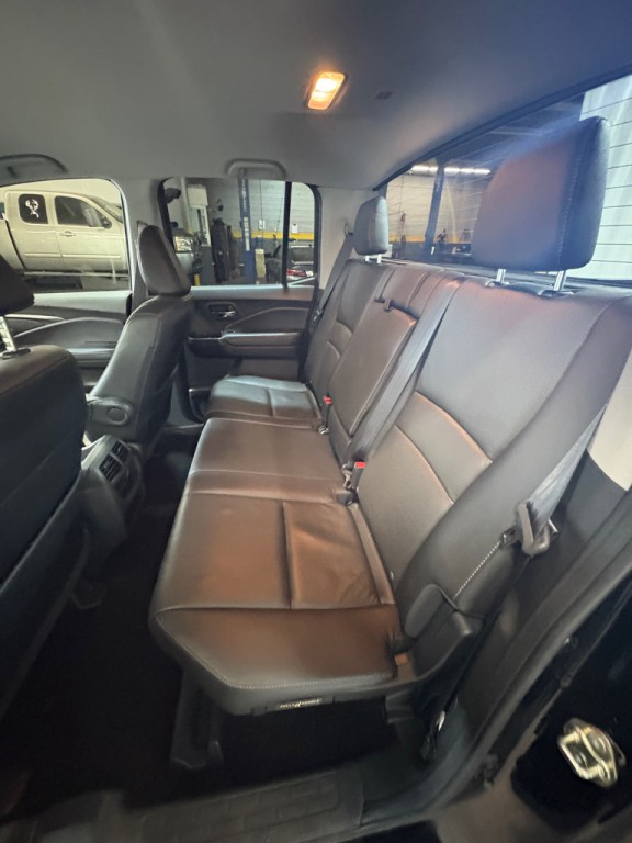 2017 Honda Ridgeline Image 43