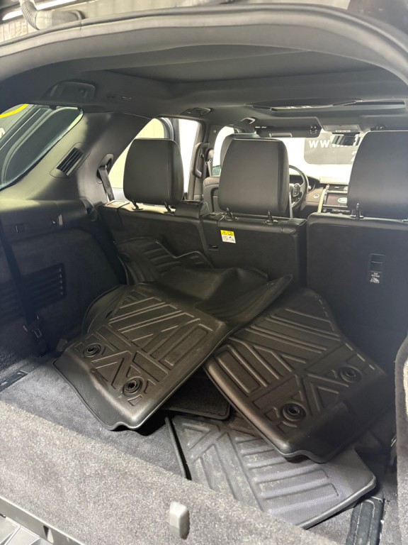 2018 Land Rover Discovery Image 10