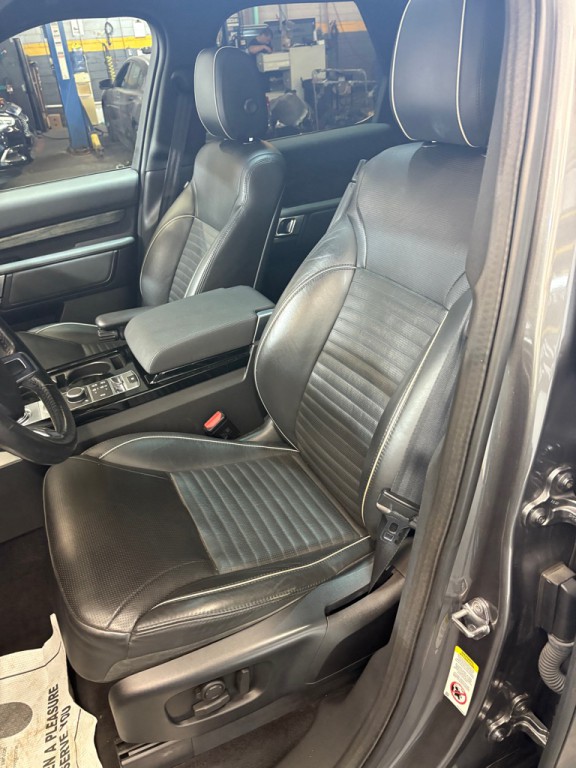 2018 Land Rover Discovery Image 15