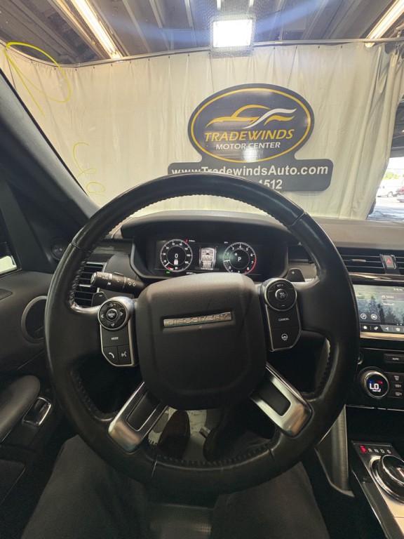 2018 Land Rover Discovery Image 16