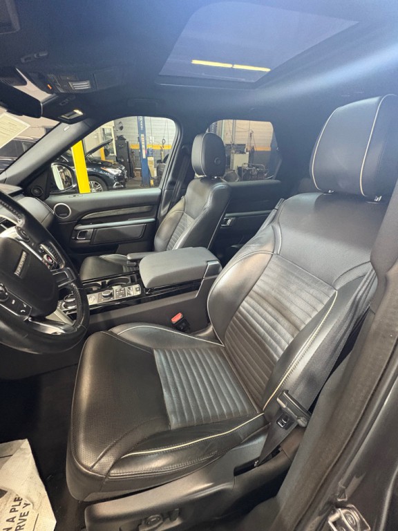 2018 Land Rover Discovery Image 24