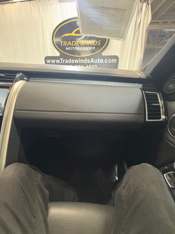 2018 Land Rover Discovery Image 27