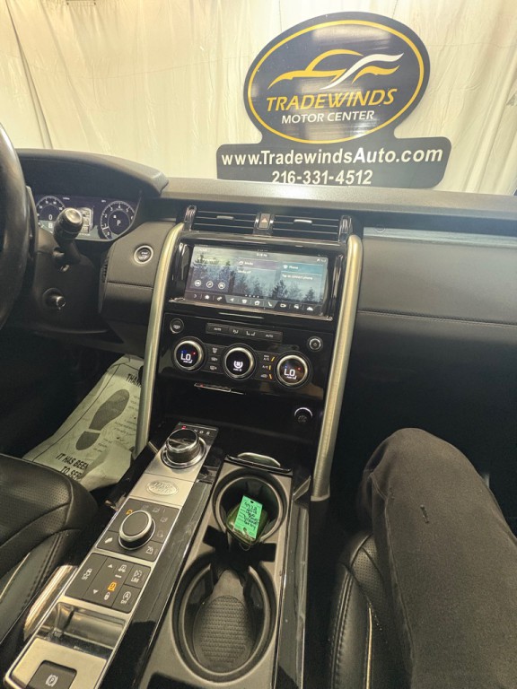 2018 Land Rover Discovery Image 29