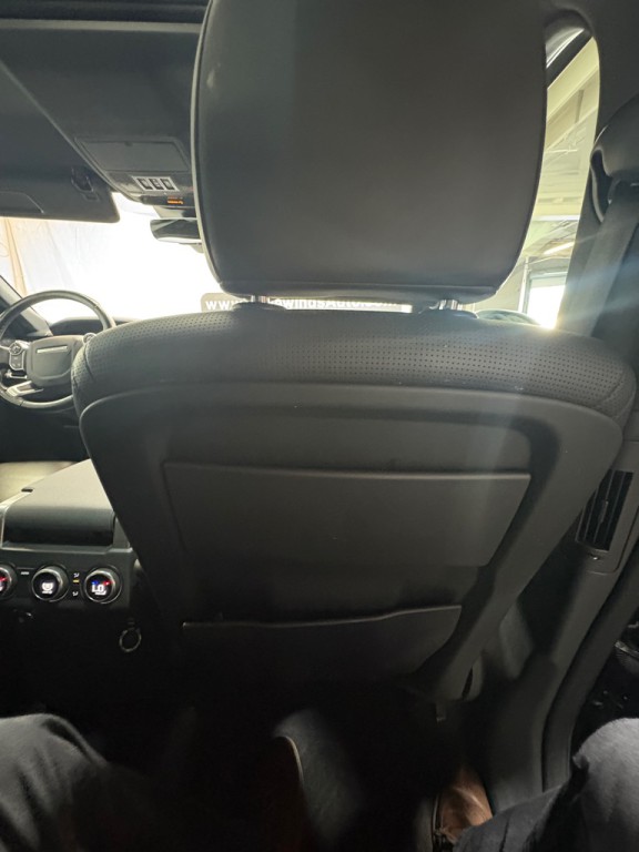 2018 Land Rover Discovery Image 33