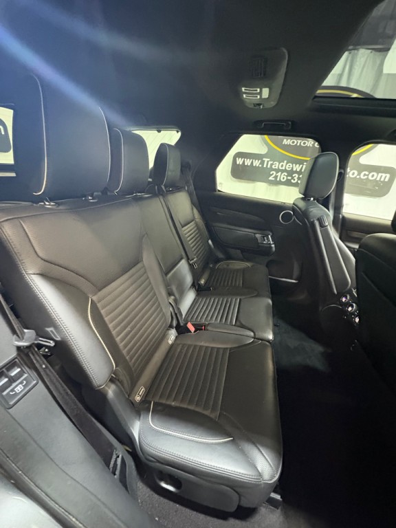 2018 Land Rover Discovery Image 35