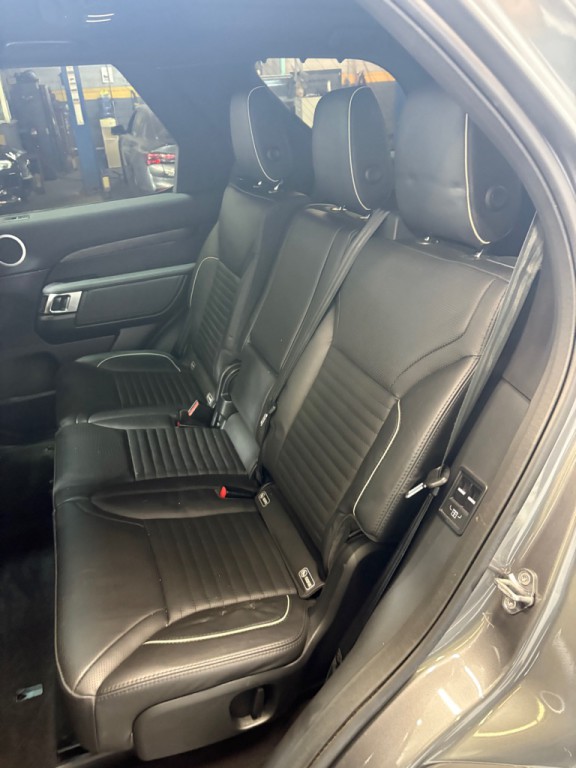 2018 Land Rover Discovery Image 37