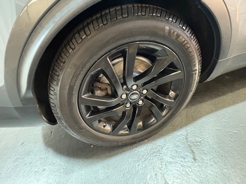 2018 Land Rover Discovery Image 43