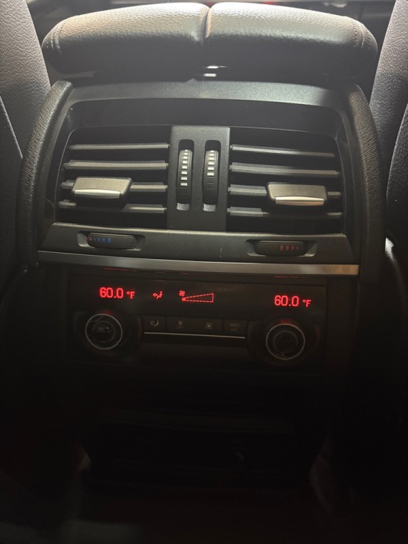 2016 BMW X6 Image 34