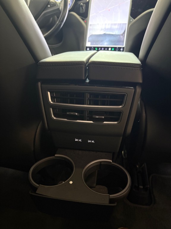 2018 Tesla Model X Image 28