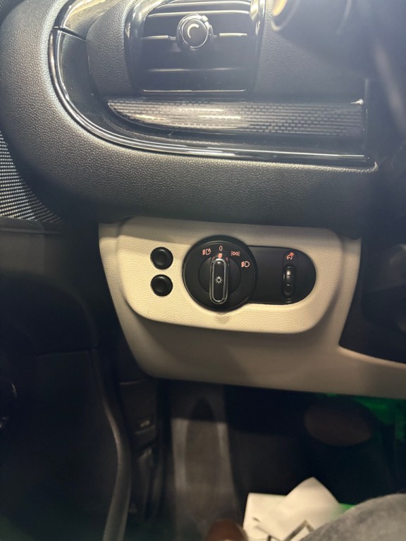 2018 MINI Cooper Image 18