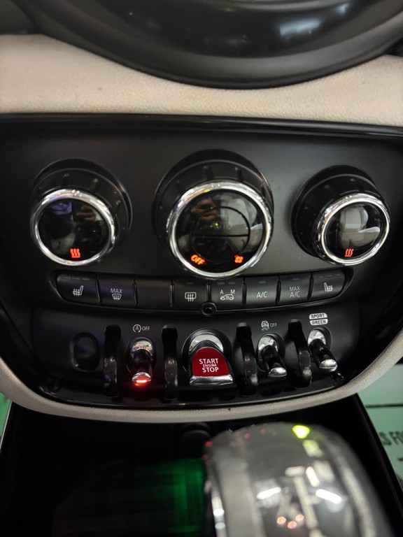 2018 MINI Cooper Image 21