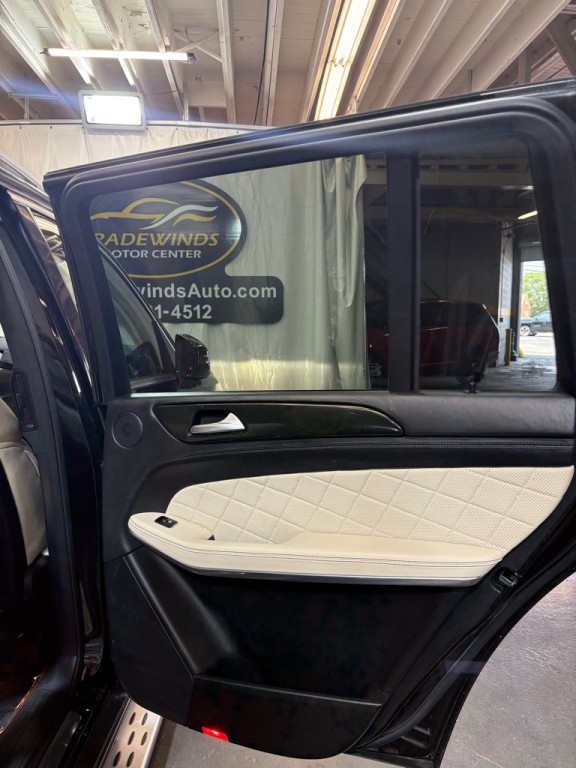 2016 Mercedes-Benz GL-Class Image 32
