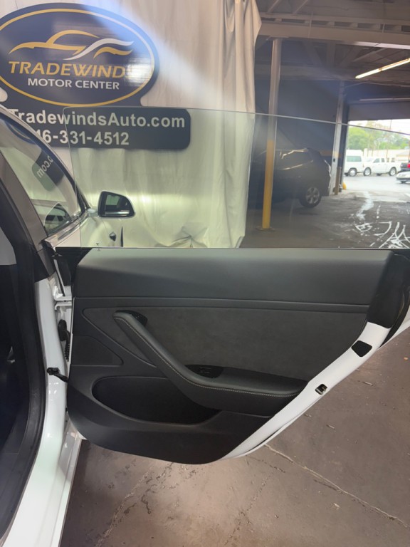 2020 Tesla Model 3 Image 32