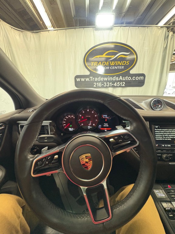2016 Porsche Macan Image 18