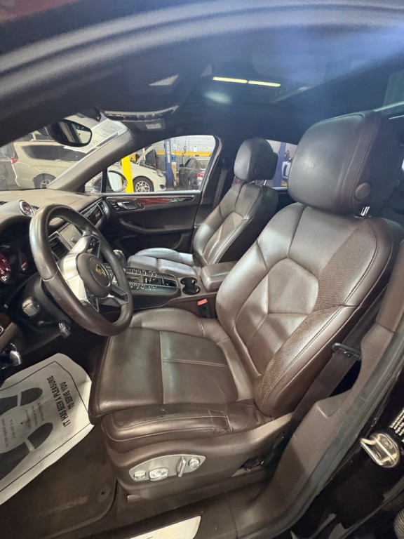2016 Porsche Macan Image 28