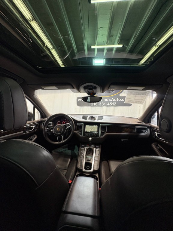 2016 Porsche Macan Image 39