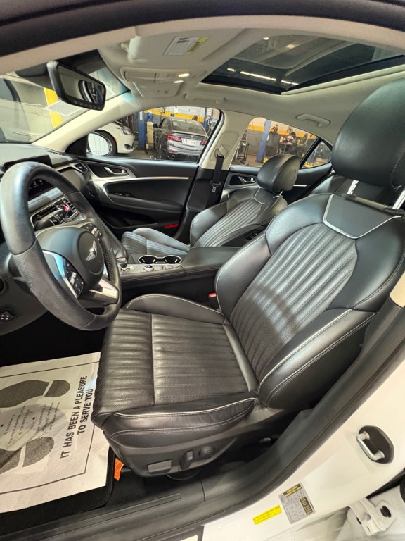 2022 Genesis G70 Image 25