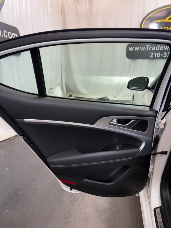 2022 Genesis G70 Image 38