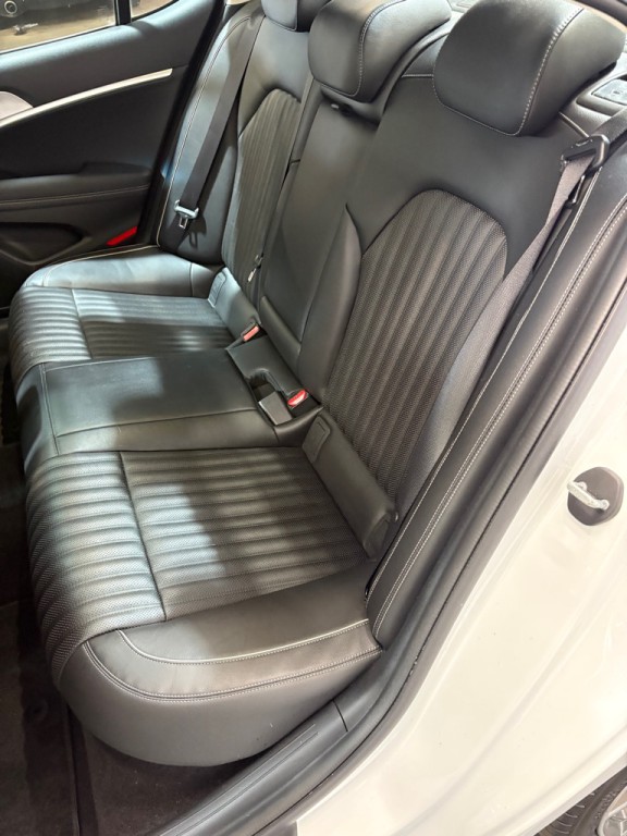 2022 Genesis G70 Image 39