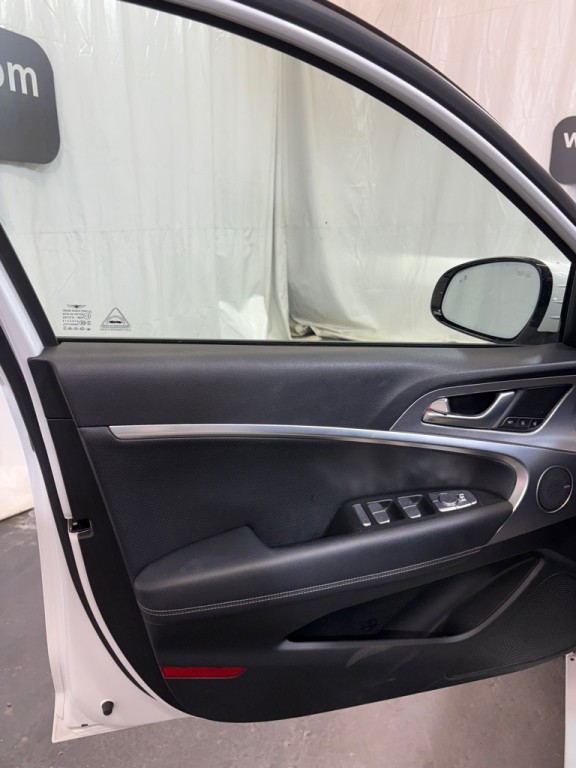 2022 Genesis G70 Image 14