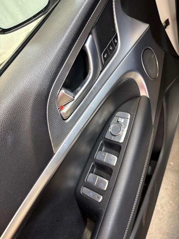 2022 Genesis G70 Image 15