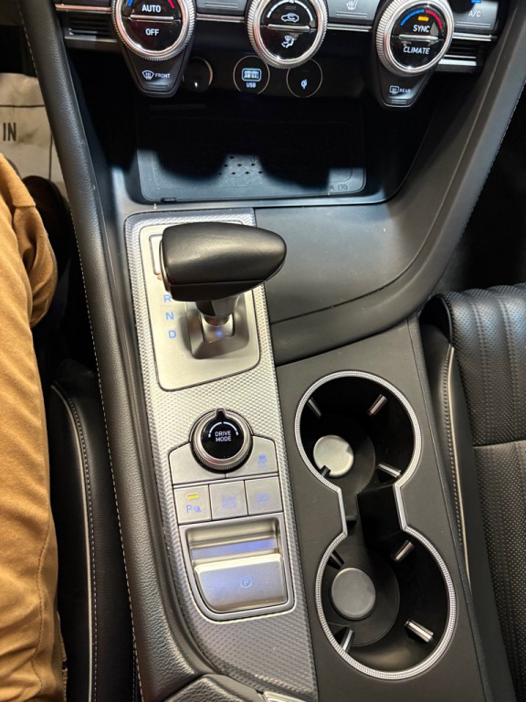 2022 Genesis G70 Image 21