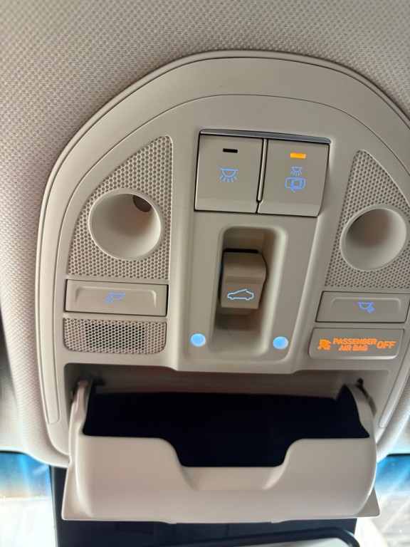 2022 Genesis G70 Image 24