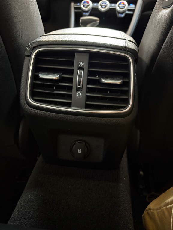 2022 Genesis G70 Image 36