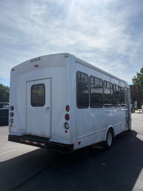 2017 Ford Econoline Image 3