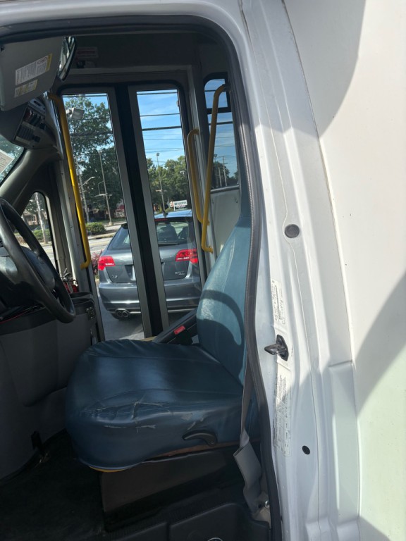 2017 Ford Econoline Image 15