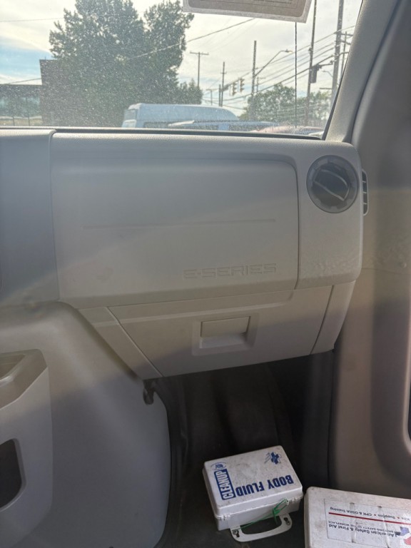 2017 Ford Econoline Image 20
