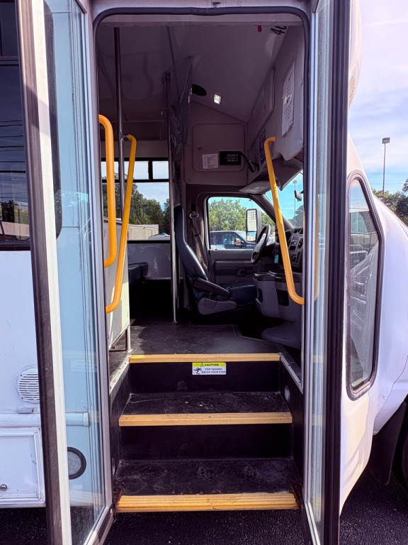 2017 Ford Econoline Image 23