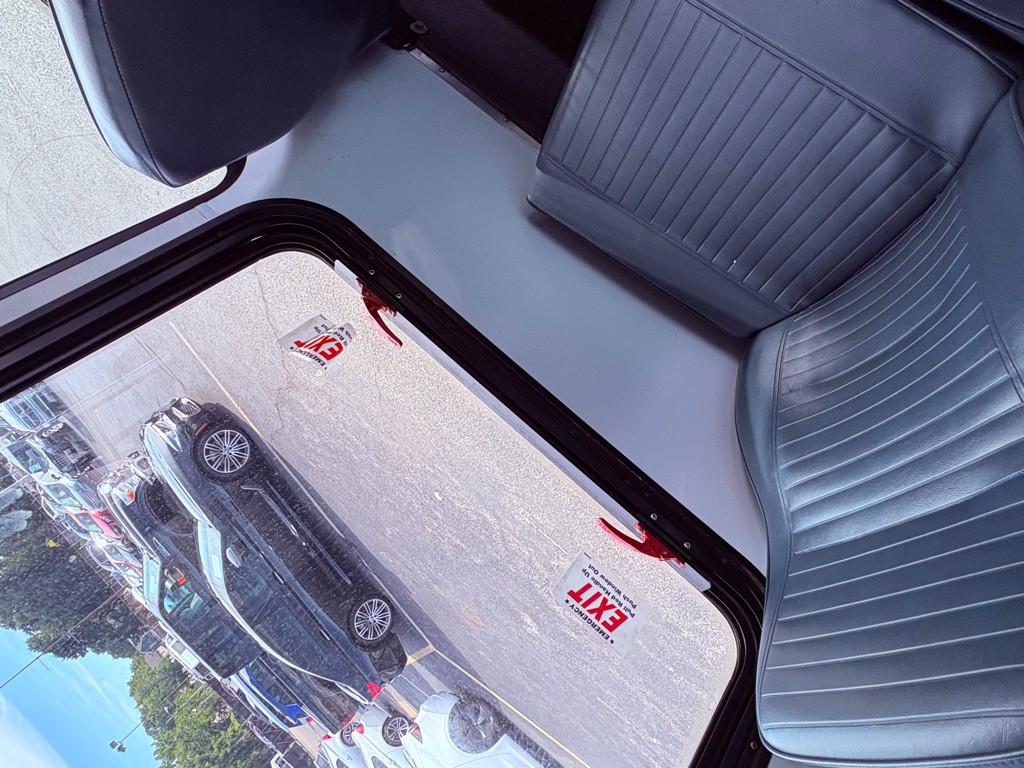 2017 Ford Econoline Image 39