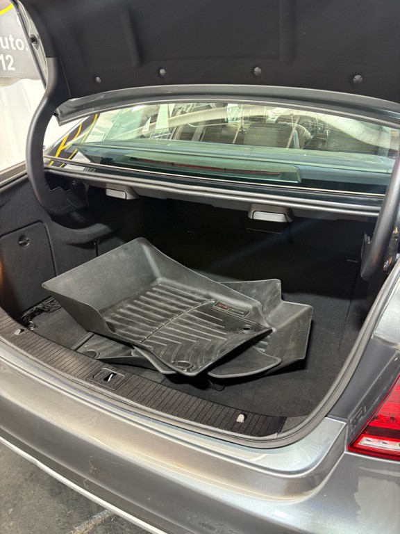 2016 Mercedes-Benz E-Class Image 10