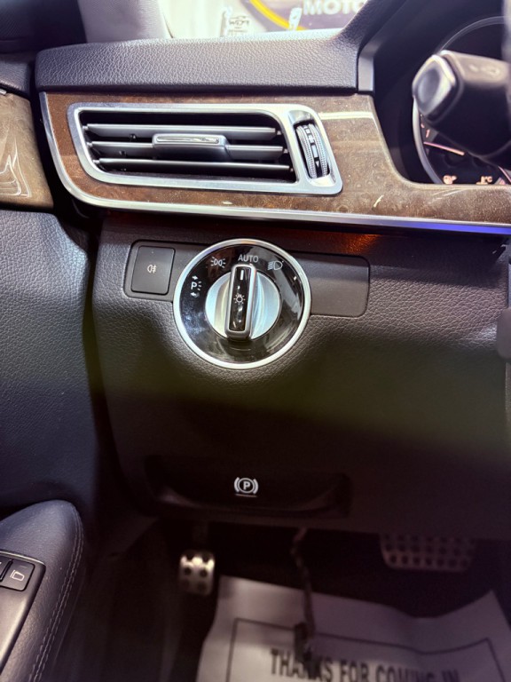 2016 Mercedes-Benz E-Class Image 17