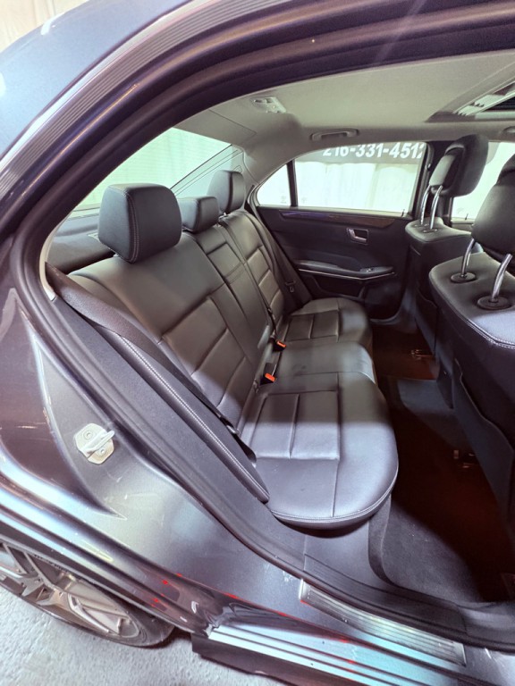 2016 Mercedes-Benz E-Class Image 34