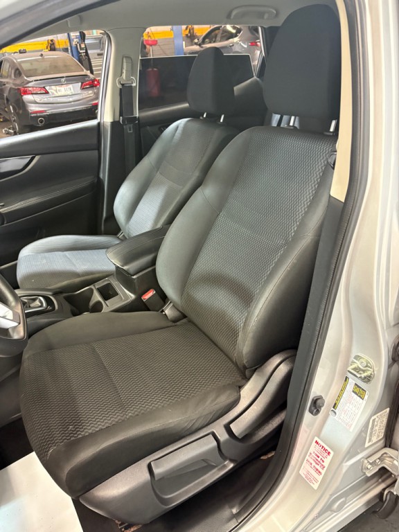 2018 Nissan Rogue Image 15