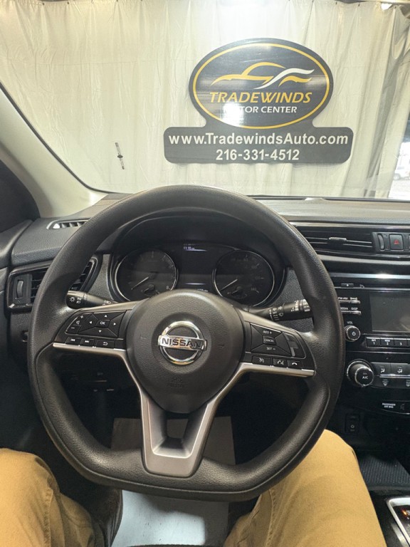 2018 Nissan Rogue Image 16
