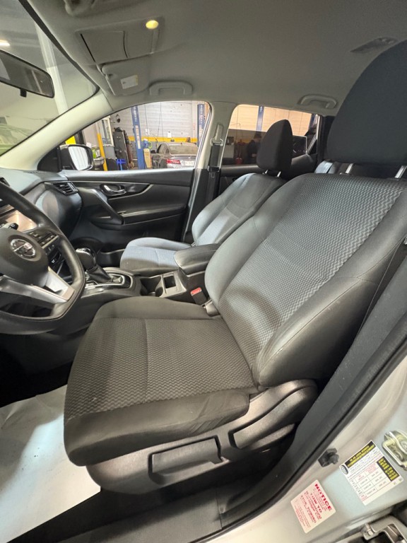 2018 Nissan Rogue Image 25