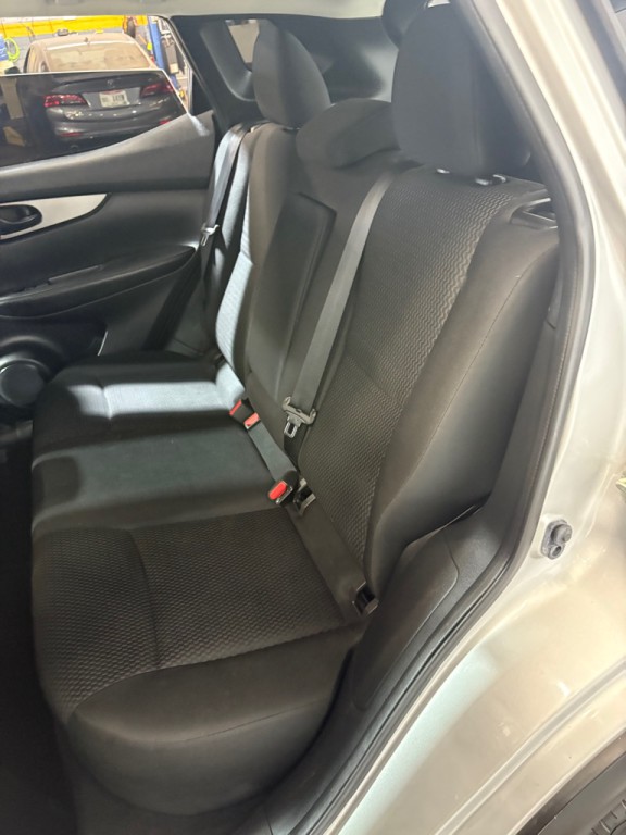 2018 Nissan Rogue Image 40