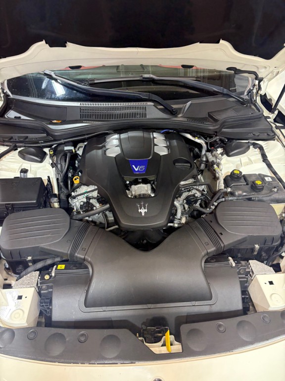 2018 Maserati Ghibli Image 12