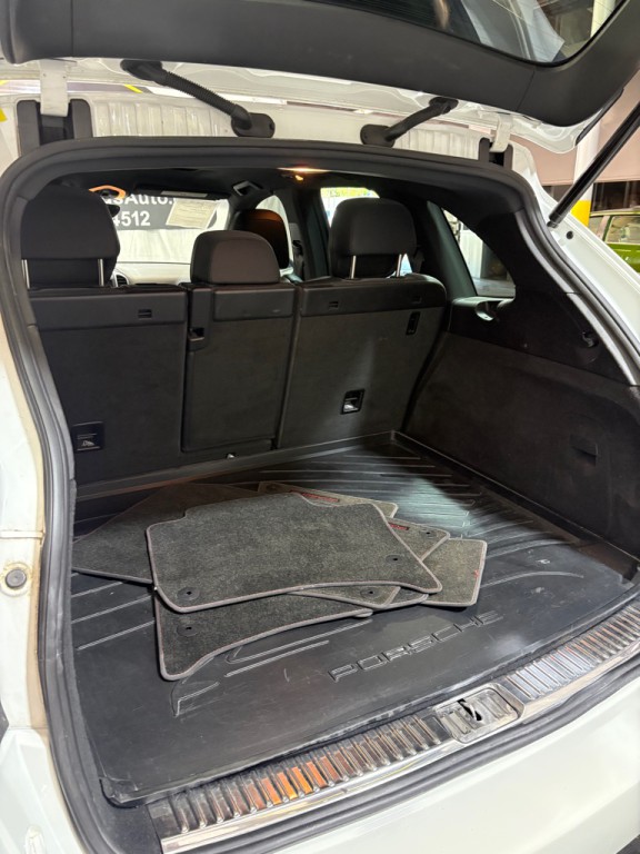 2013 Porsche Cayenne Image 8
