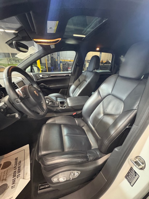 2013 Porsche Cayenne Image 24