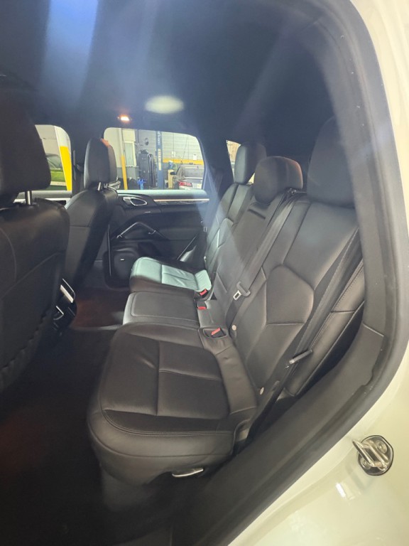 2013 Porsche Cayenne Image 38