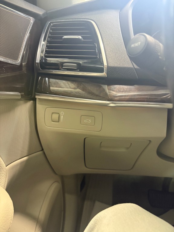 2016 Volvo XC90 Image 17