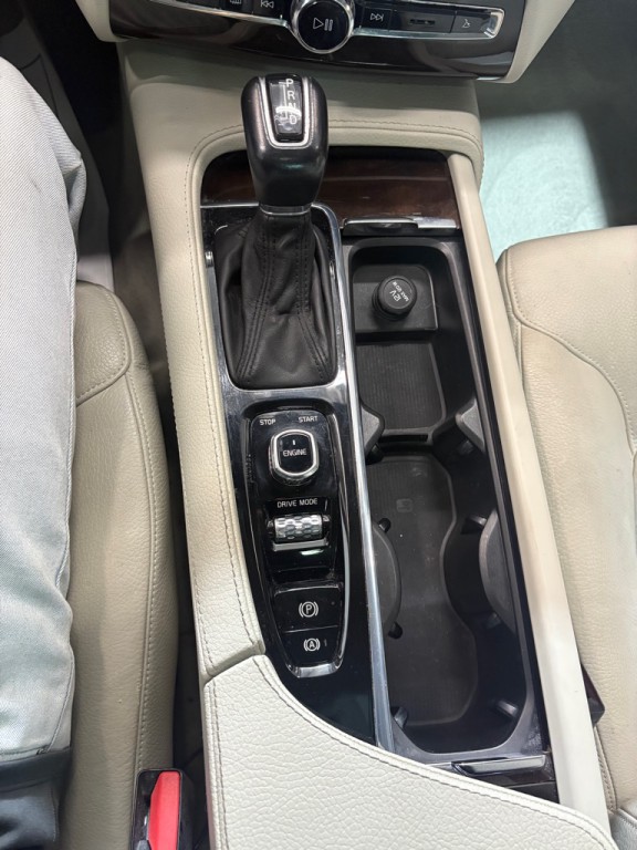 2016 Volvo XC90 Image 20