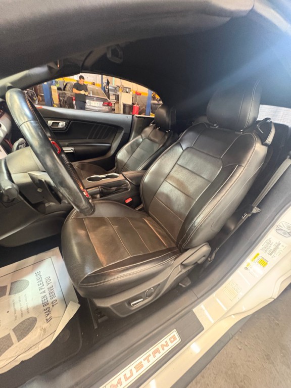 2019 Ford Mustang Image 24
